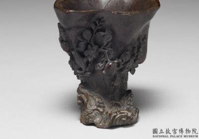 图片[2]-Carved agarwood wine cup with flower-and-fruit decoration, Qing dynasty (1644-1911)-China Archive